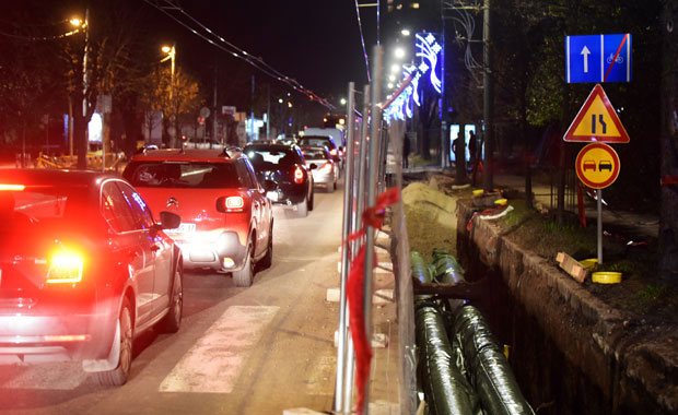 Велике гужве на Бањици: Само у две траке кроз Црнотравску 