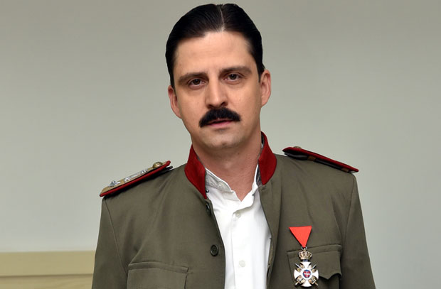 Волим да чујем мамину критику: Владислав Михаиловић о улози у серији Црвени месец