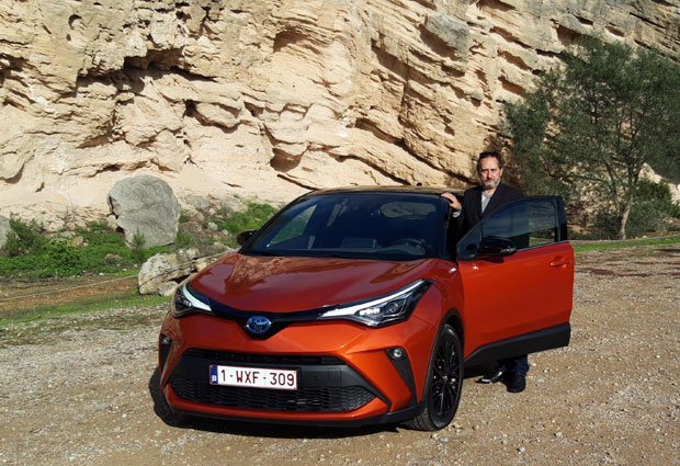 Јапански магови ауто-индустрије немају нерешивих задатака: Тојота Ц-ХР још атрактивнија (ФОТО/ВИДЕО)