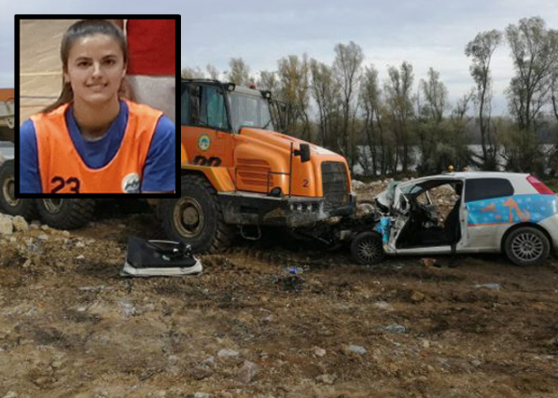 Кренула на тренинг, па слетела с пута: Ово је повређена кошаркашица коју су извлачили из смрсканог аутомобила код Сремских Карловаца (ФОТО)