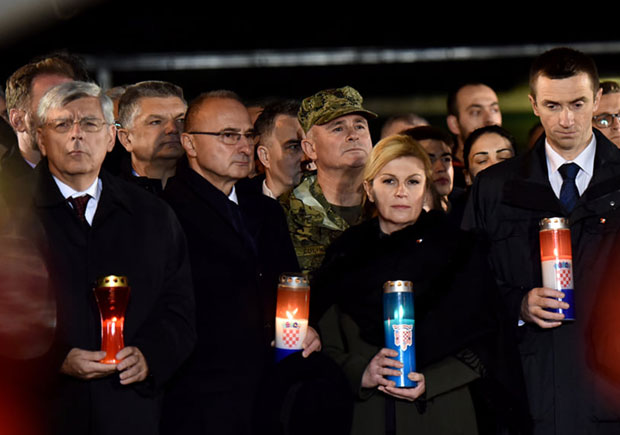 Китаровић поново провоцира Србију: У зенгама дошла у Вуковар (ФОТО)