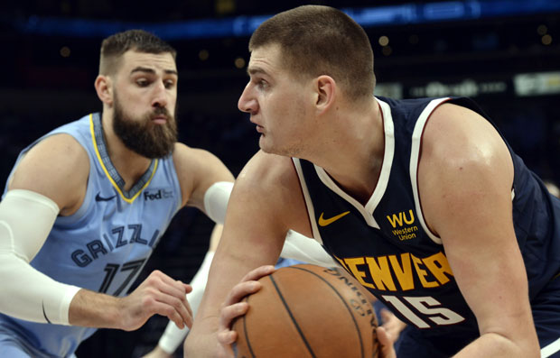 Један Србин славио против другог: Час кошарке Мемфису (ВИДЕО)