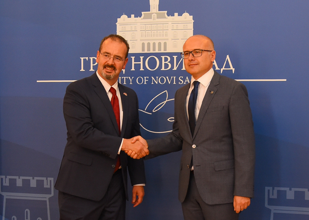 Aмбасадор САД код Пастора и Вучевића (ФОТО)