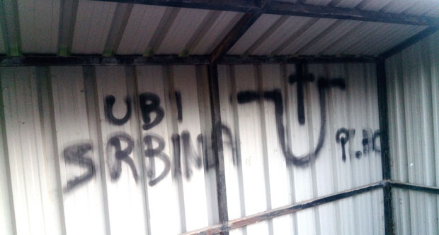 Излив мржње у близини Модриче: Усташки графит „Уби Србинa“ (ФОТО)