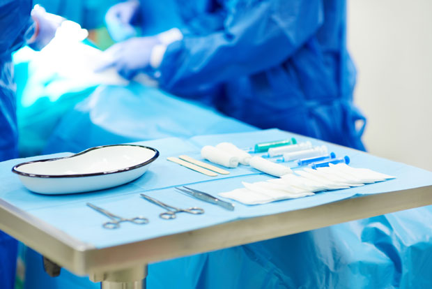 Успешно урађена 32. трансплантација бубрега на УКЦ РС: Мајка даровала бубрег сину 