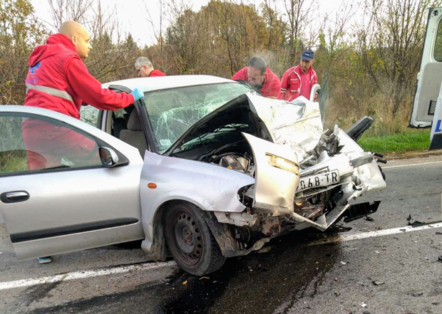 Тежак удес код Авале: Возач аутомобила на месту остао мртав, повређени путници из аутобуса пребачени у Ургентни, вишесатни застој у саобраћају (ФОТО)