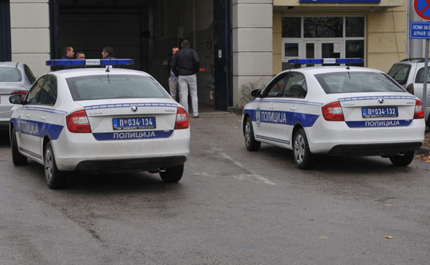 Драма у центру Краљева: Ушао у кафић и претио да ће да баци бомбу