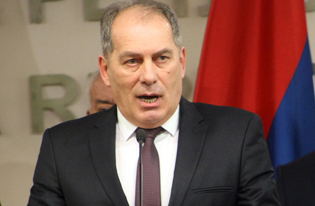 Иди лечи се, како су само била фина три дана без тебе: Мектић опсовао Вучића (ФОТО)