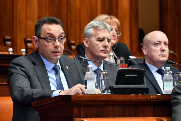 Вулин: Вучић преговара тако да Курти бежи од преговора