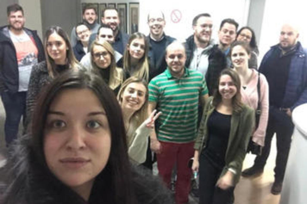 СВЕ ВЕЋИ ХАОС У ДС: Омладинци се организовали и заузели централу странке!