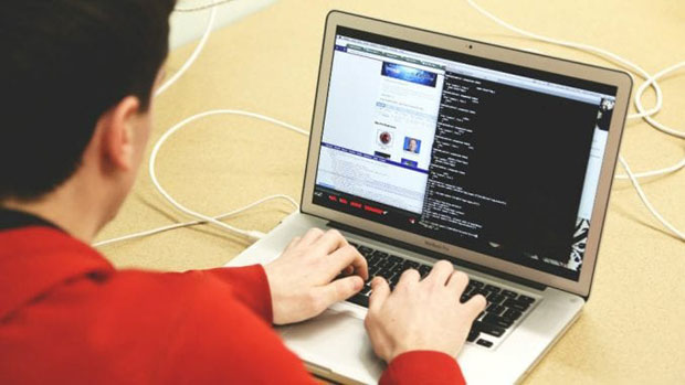 Њихова подмукла контрола наших дигиталних живота подрива сам темељ приватности: Амнести интернешнал о Фејсбуку и Гуглу