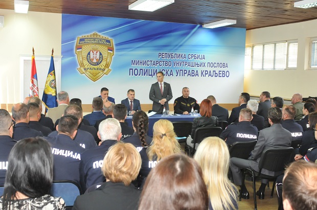 Стефановић посетио Полицијску управу Краљево: Смањена стопа криминалитета