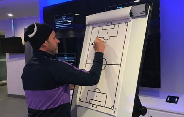 Покетинова емотивна порука играчима Тотенхема исписана на табли за тактике (ФОТО)