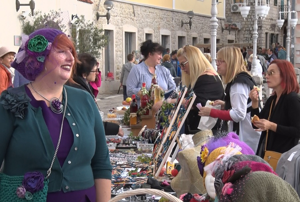 Фешта у славу јесени окупана сунцем