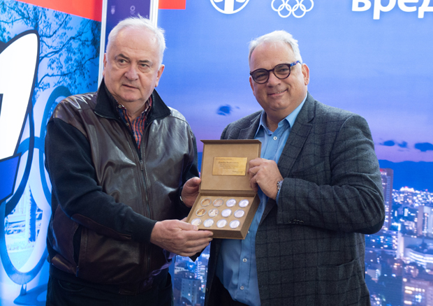 Маљковић даривао Лаловића: Ненад је једини човек, у целој бившој Југославији, достојан овог статуса