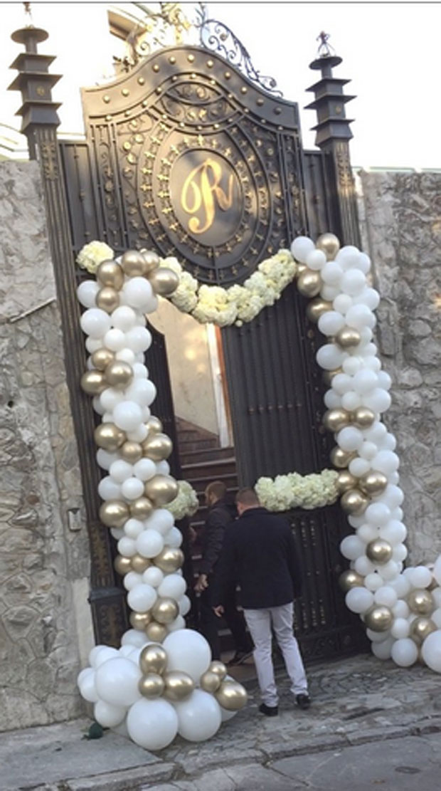 Цеца данас жени сина: Богдана стигла у Тител, испред виле Ражнатовића свирачи (ФОТО/ВИДЕО)