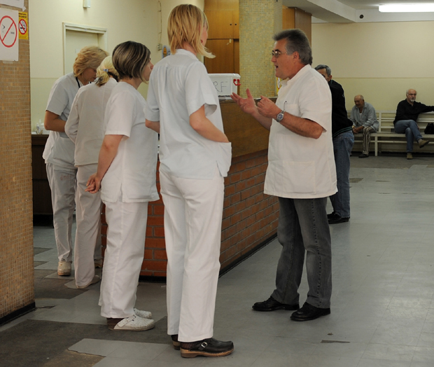 Прегледи се заказују месецима унапред, милиони сливају у џепове приватних клиника: Траже оставку министра здравља