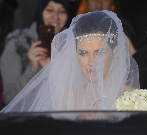 Младенци стигли у храм Светог Саве: Почело црквено венчање Богдане и Вељка (ВИДЕО)