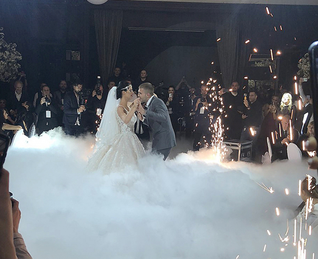 Вељко и Богдана отворили поклоне: Шокираћете се колико су пара добили, а тек сестре Родић за куповину младе, најдражи дар од Арканове ћерке