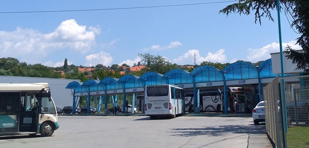 Драма у Пожаревцу: Ударио возача аутобуса након свађе око пртљага, човеку позлило након ударца, пребачен у болницу