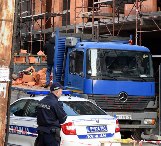 Несрећа на градилишту: На радника пале кутије, задобио нагњечење грудног коша