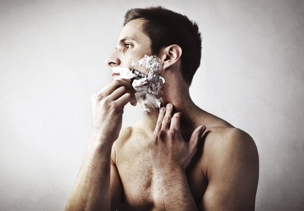 Решите се нежељеног црвенила: Овај састојак имате сигурно у кући, а помоћи ће вам после бријања