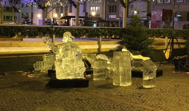 Дечак (2) дошао на сајам, после пар минута био је мртав: Усмртила га скулптура од леда 