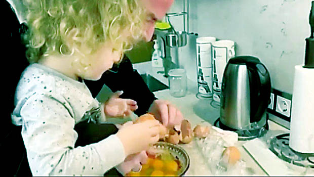 Шпијунка: Богољуб Карић учио унука како се прави кајгана