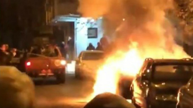 Добро је да сам одмах истрчао, напољу су горела кола: Становник Драча снимио ватру и разарање (ВИДЕО)