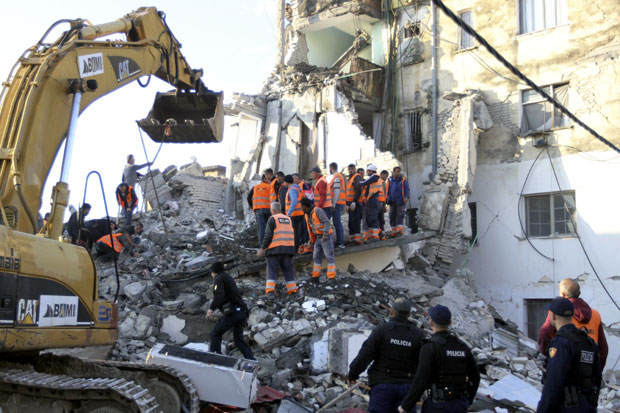 УЖИВО: Још један земљотрес погодио Албанију: Расте број жртава, најмање 600 повређених, срушене зграде и куће (ФОТО/ВИДЕО)