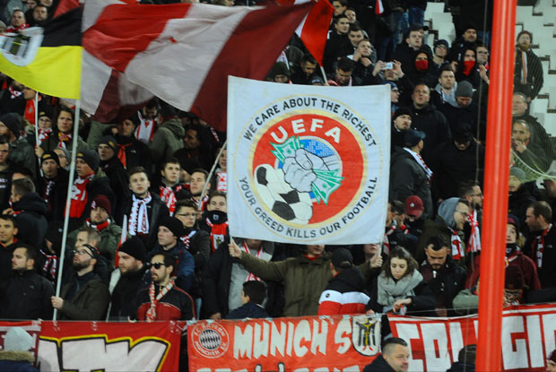 Навијачи Бајерна транспарентом испрозивали УЕФА (ФОТО/ВИДЕО)