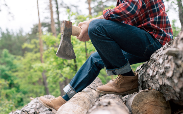 Туга у Владичином Хану: Младић страдао приликом сече дрвета (ФОТО)