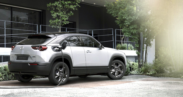Мазда МX-30 први електрични аутомобил јапанске компаније (ФОТО)