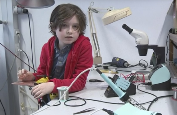 Узор му је Тесла, хоће да излечи бабу и деду: Овај 9-годишњак ускоро завршава факултет! (ВИДЕО)