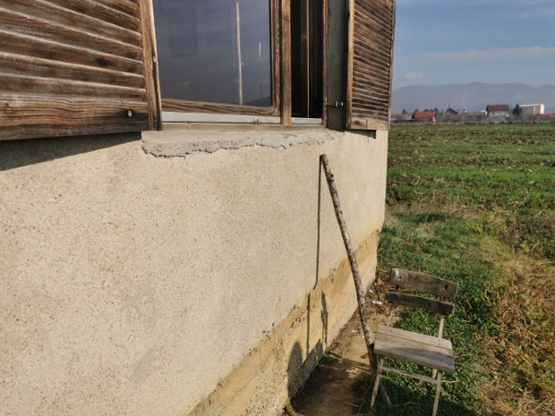 Цела кућа испревртана, лопови изнели сеф у двориште: Обијена кућа Србина у Грачаници, однето 700 евра и златан накит