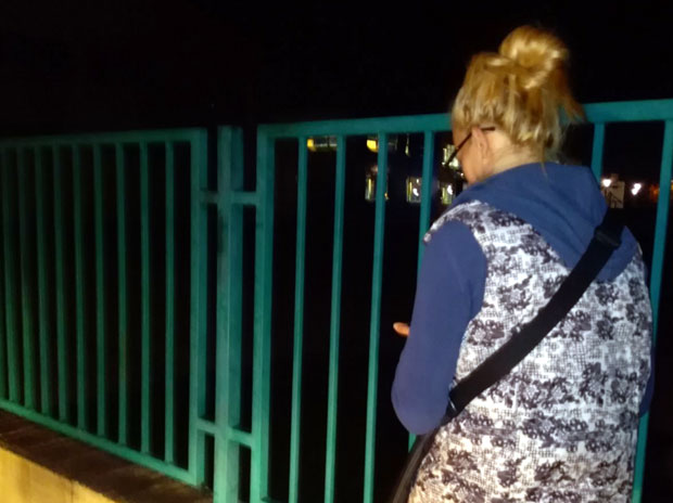 Деца су се безбрижно играла у дворишту, а онда је уследила драма! Метална капија пала на дечака (6), има фрактуру лобање, живот му је угрожен! (ФОТО)