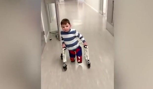 Лекари морали да му ампутирају ноге, сломљени му сви удови, десет дана био без медицинске помоћи: Родитељи брутално злостављали дечака (ВИДЕО)