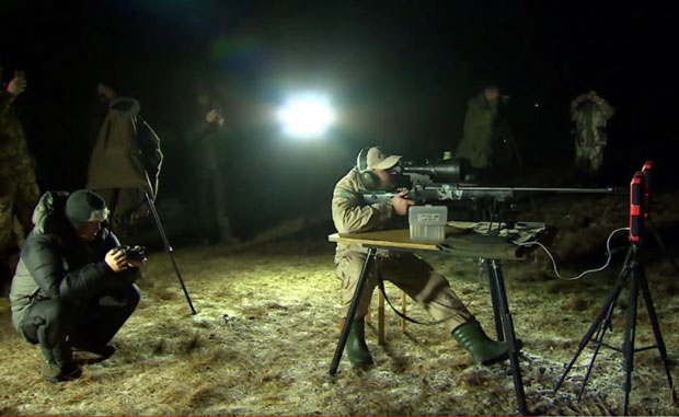 „Око соколово — Рус погодио мету на 2 километра у потпуном мраку (ВИДЕО)