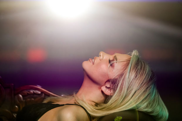 Туга у гласу и суза у оку: Милица Тодоровић новом баладом расплакала све! (ВИДЕО)