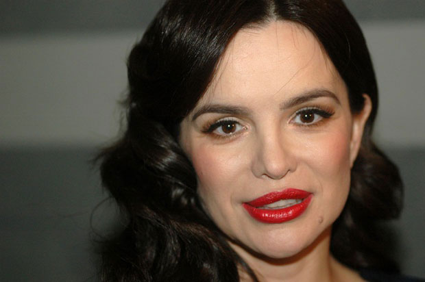 Певачица у сузама: Северина се огласила након што јој је суд одузео сина Александра