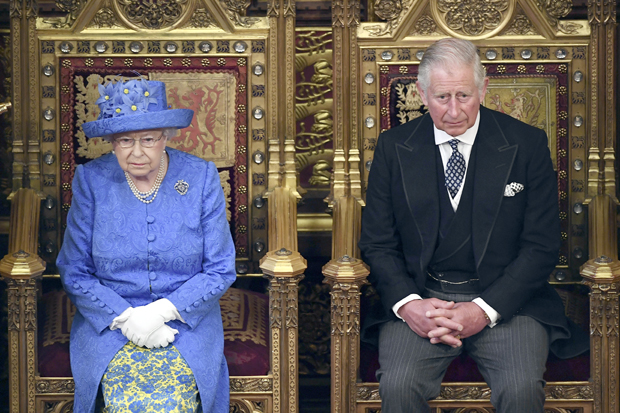 Елизабета Друга иде у пензију: Принц Чарлс постаје краљ за 18 месеци?