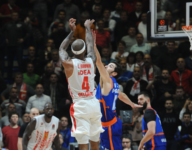 “Пионир” је експлодирао: Браун “запалио” београдски храм кошарке (ВИДЕО)