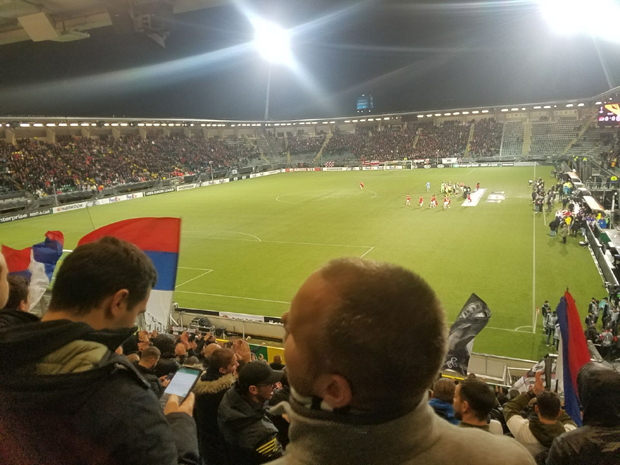 Лудница у Хагу: Овако су Гробари прославили голове Асана и Суме, траже и трећу лопту у мрежи Алкмара (ВИДЕО)