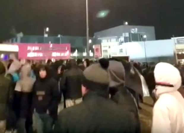 Гробари на мукама у Хагу: Више од 1.000 навијача Партизана остало испред стадиона; АЗ и на српском обавестио да нема више карата (ВИДЕО)