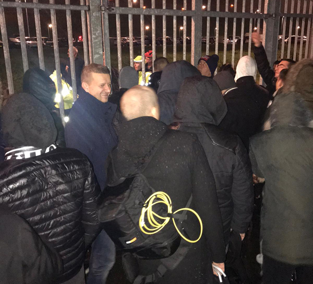 Хаг баш није Србима по мери: Ни новинари нису могли одмах на стадион