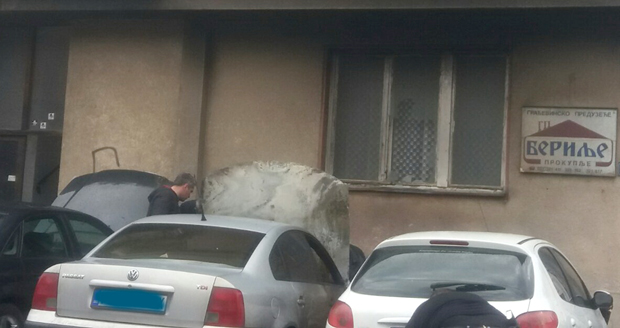Запаљена три аутомобила у центру Прокупља, један припадао полицијском инспектору 