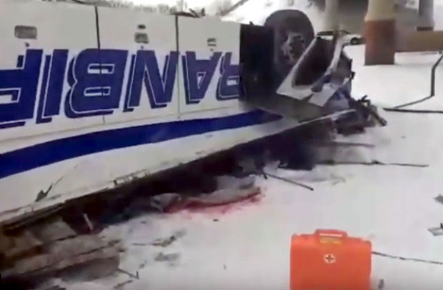 Откривен узрок несреће: Ево зашто је аутобус у Русији пао са моста у реку (ВИДЕО)