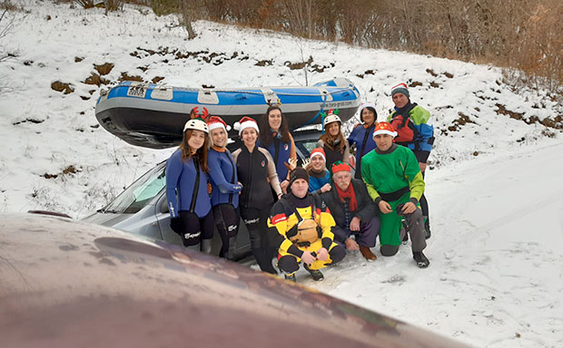 Новогодишњи рафтинг на Тари: У Брзацима на минусу (ФОТО)