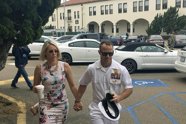 Он је чисто ЗЛО, хтео би да УБИЈА кога стигне: Шта саборци кажу за монструма ког је ТРАМП ПОМИЛОВАО (ВИДЕО)