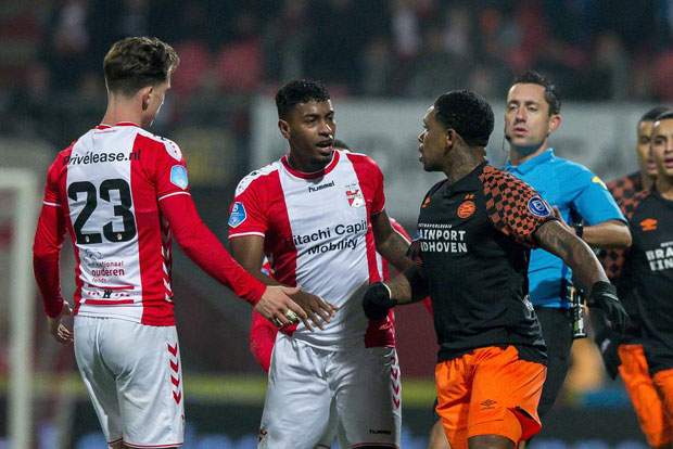 ВАР поништио гол сезоне у Холандији: Голман ПСВ-а се жестоко обрукао, па га судија спасао (ВИДЕО)